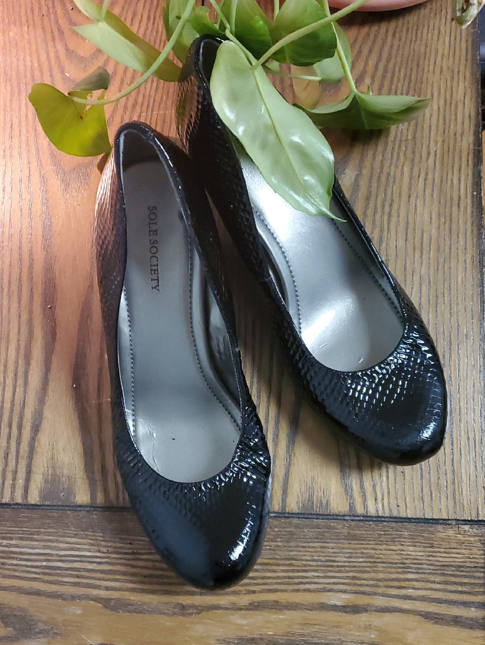 Sole Society Black Patent Textured Round-Toe Pumps